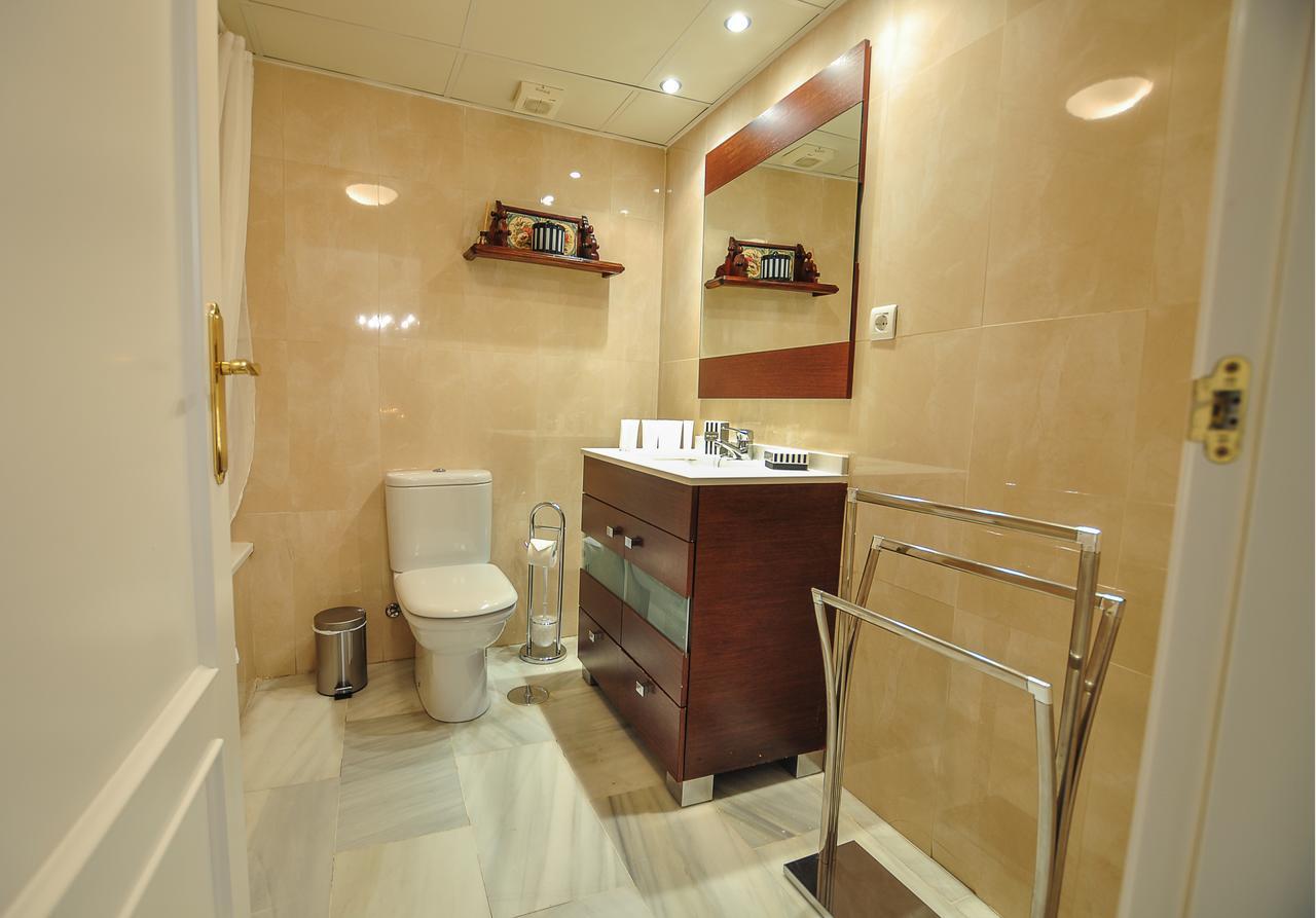 Acogedor Apartamento Junto A Calle Larios By Renthas Apartment Malaga Exterior photo