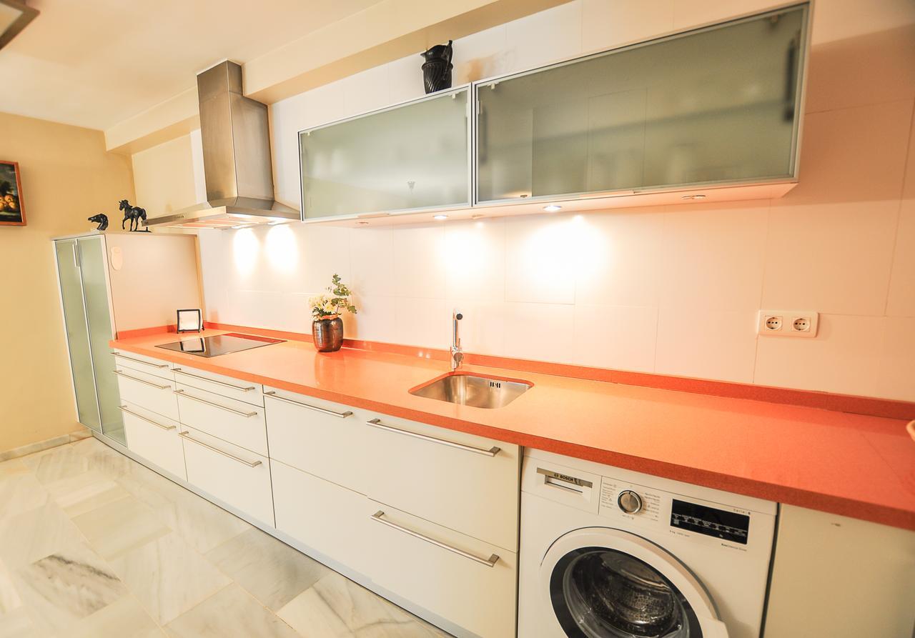 Acogedor Apartamento Junto A Calle Larios By Renthas Apartment Malaga Exterior photo